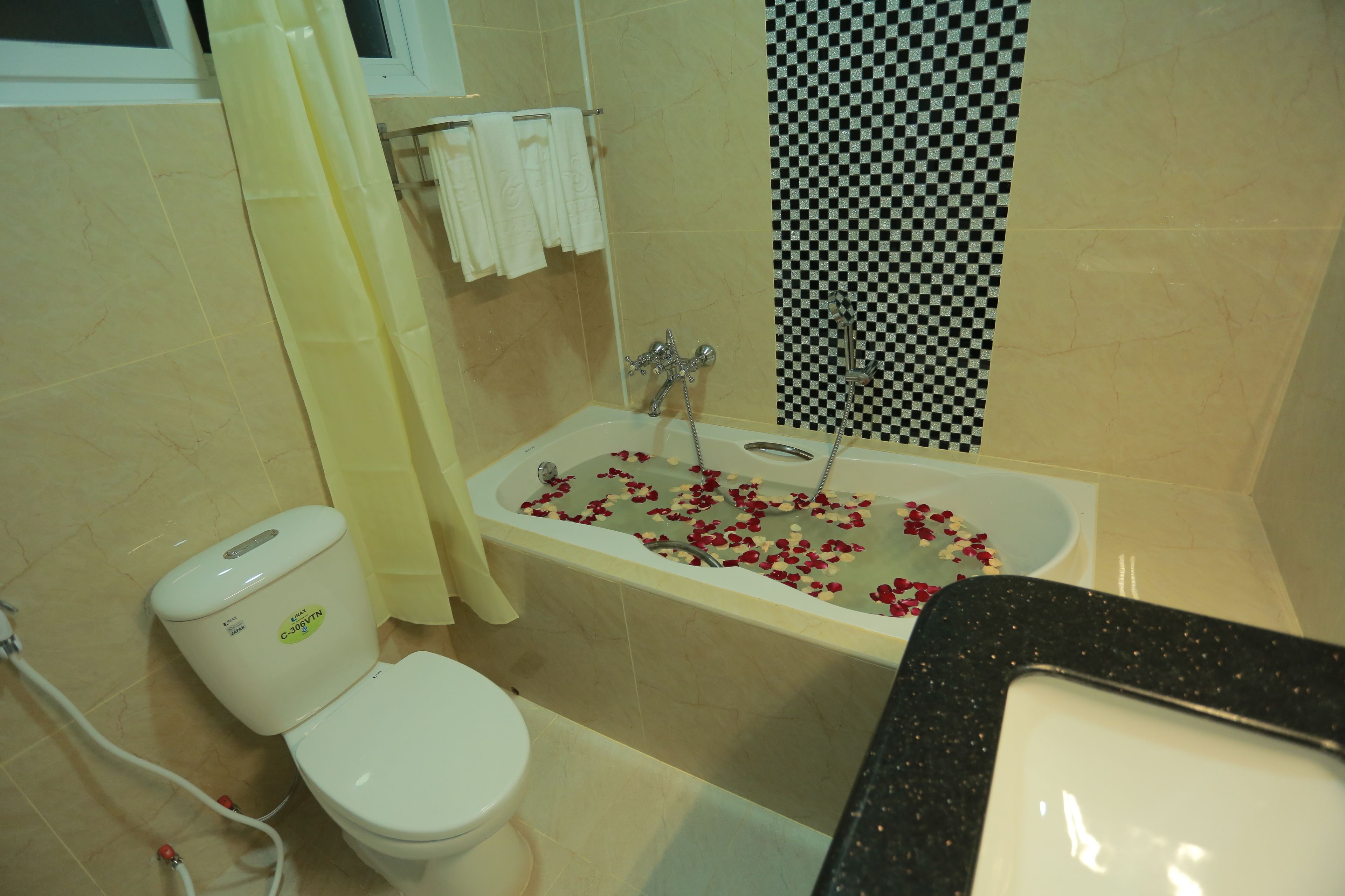 superior room | bathroom | free toiletries, hair dryer, bathrobes, slippers