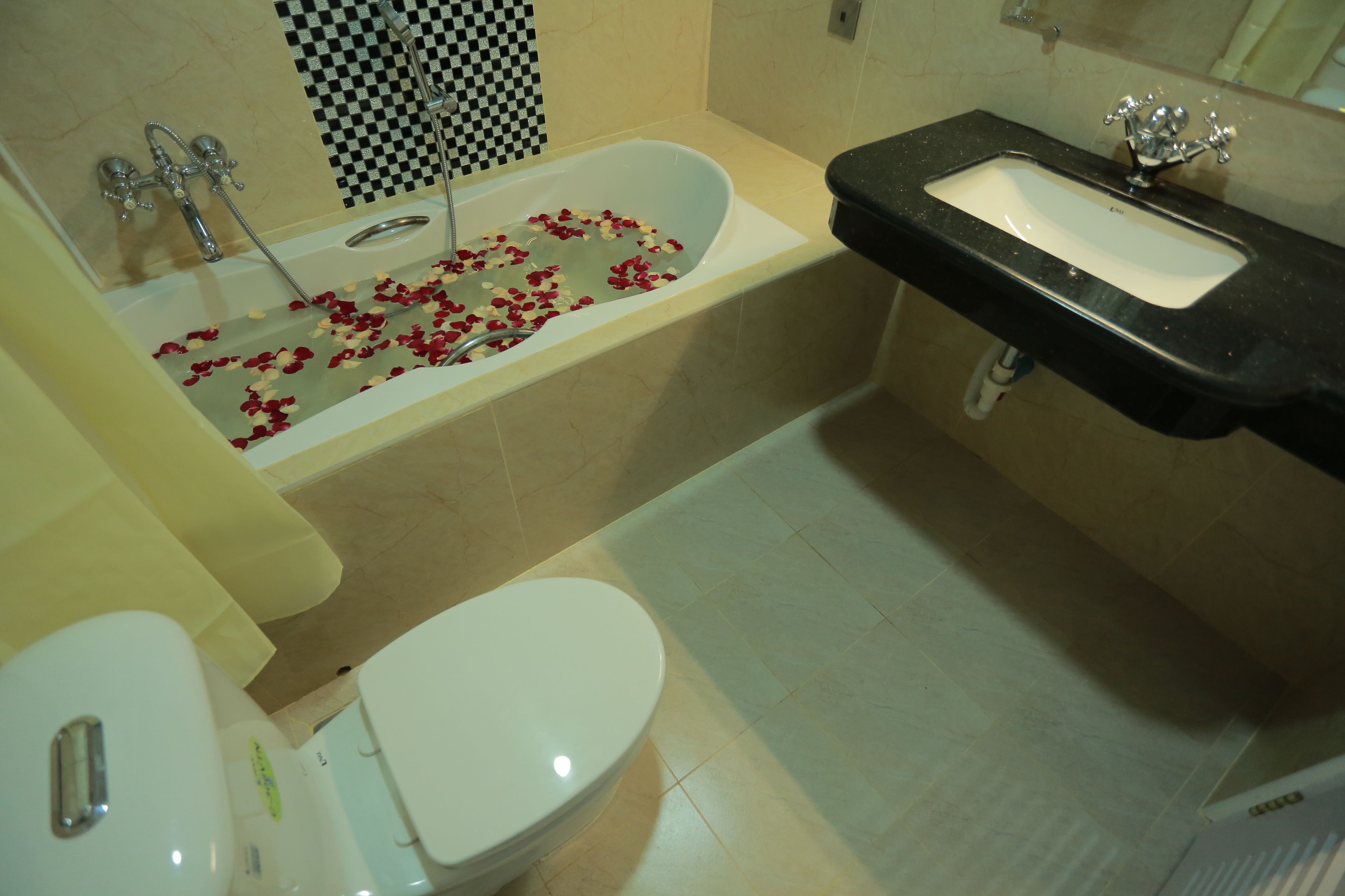 superior room | bathroom | free toiletries, hair dryer, bathrobes, slippers