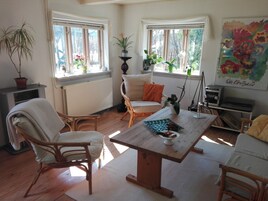 Daily continental breakfast (DKK 85.00 per person)