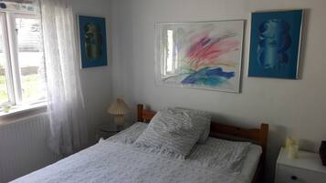 Chambre Double, 1 lit double, salle de bains commune | Minibar, fer et planche Ă repasser, Wi-Fi gratuit, draps fournis