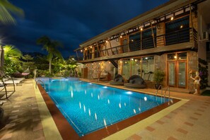Outdoor pool, pool umbrellas, sun loungers