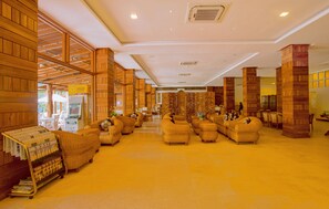 Coin salon dans le hall