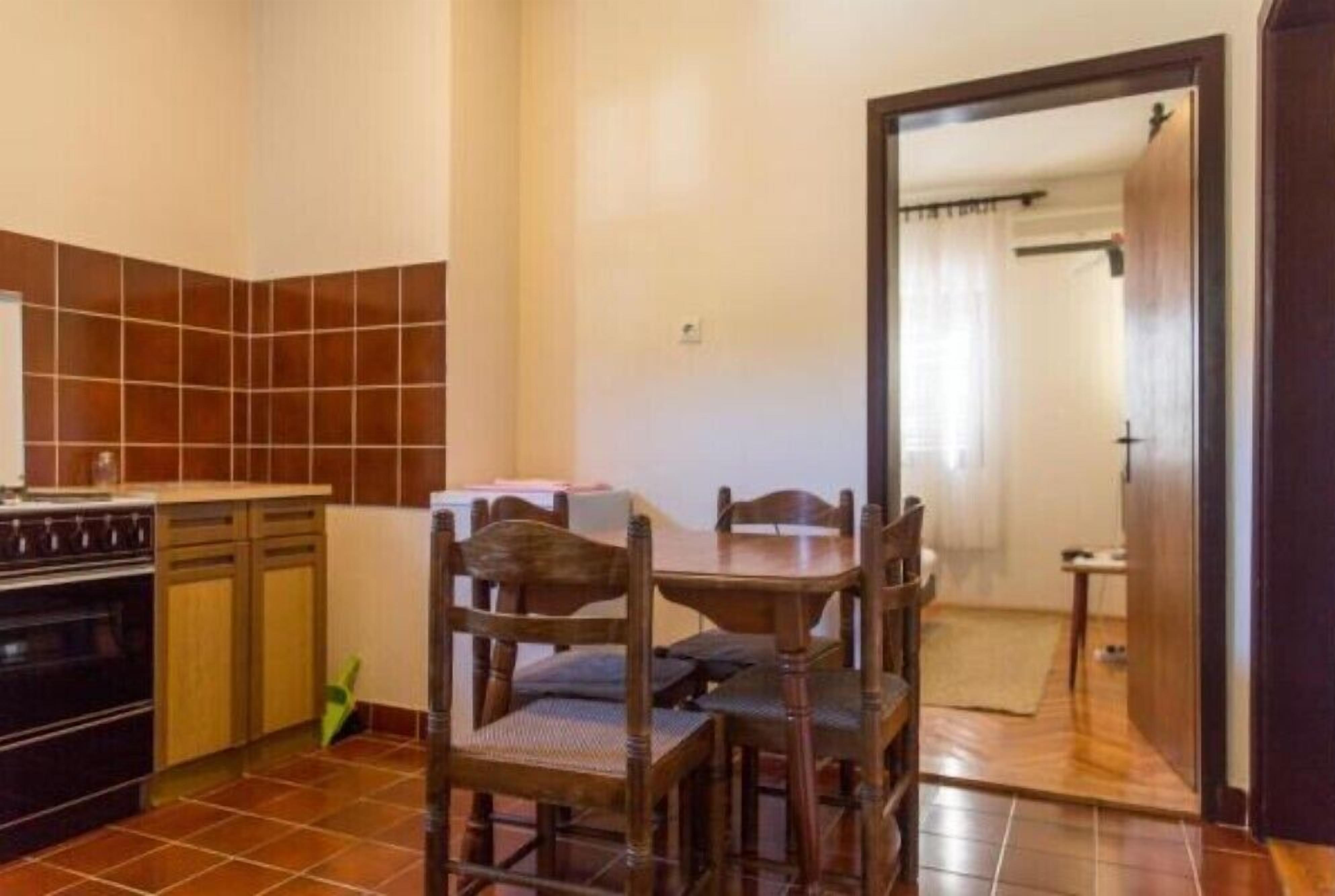 Family Apartment, 2 Bedrooms | Makan dalam bilik