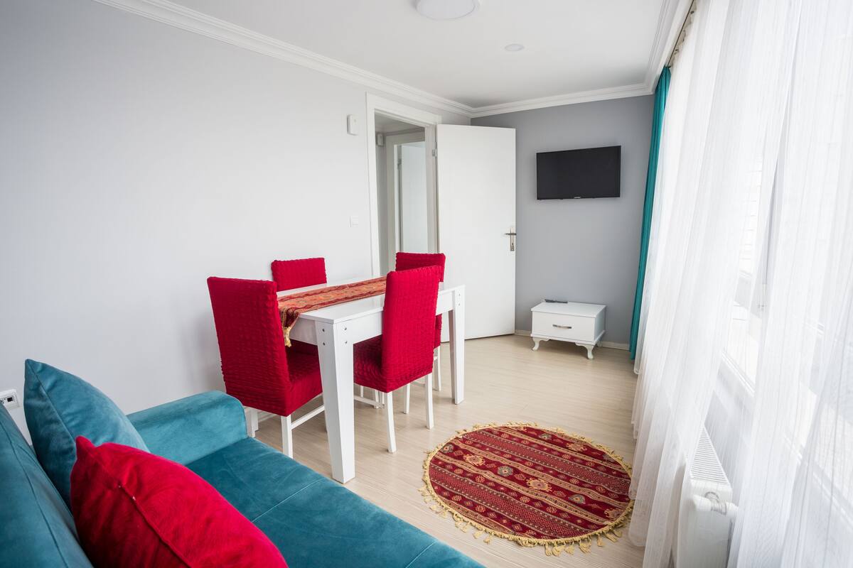Comfort Apartment, 1 Bedroom, Kitchenette, City View | Living area
