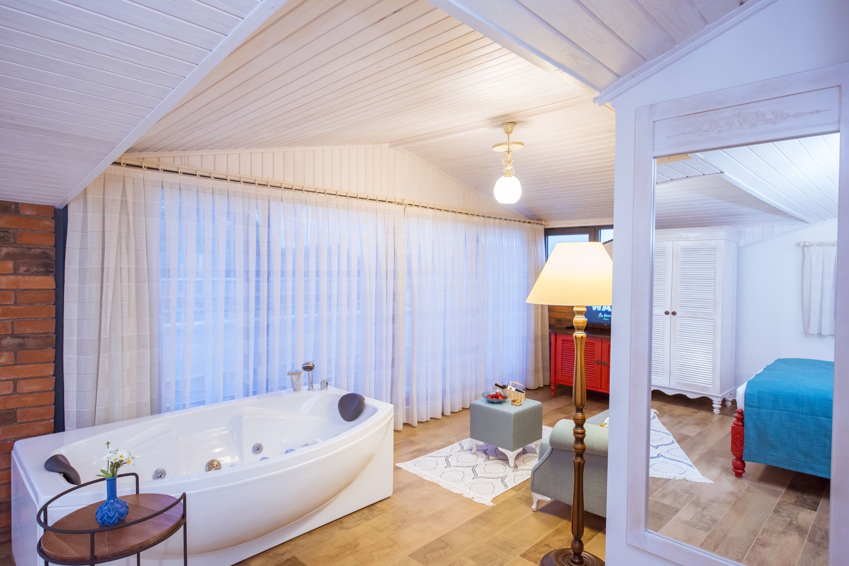 Deluxe Oda - 2 | Jetted tub