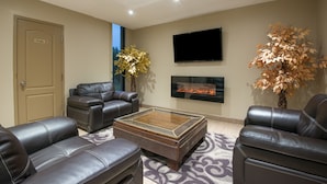 Lobby sitting area - Red Maple inn and suites (Huntsville)
