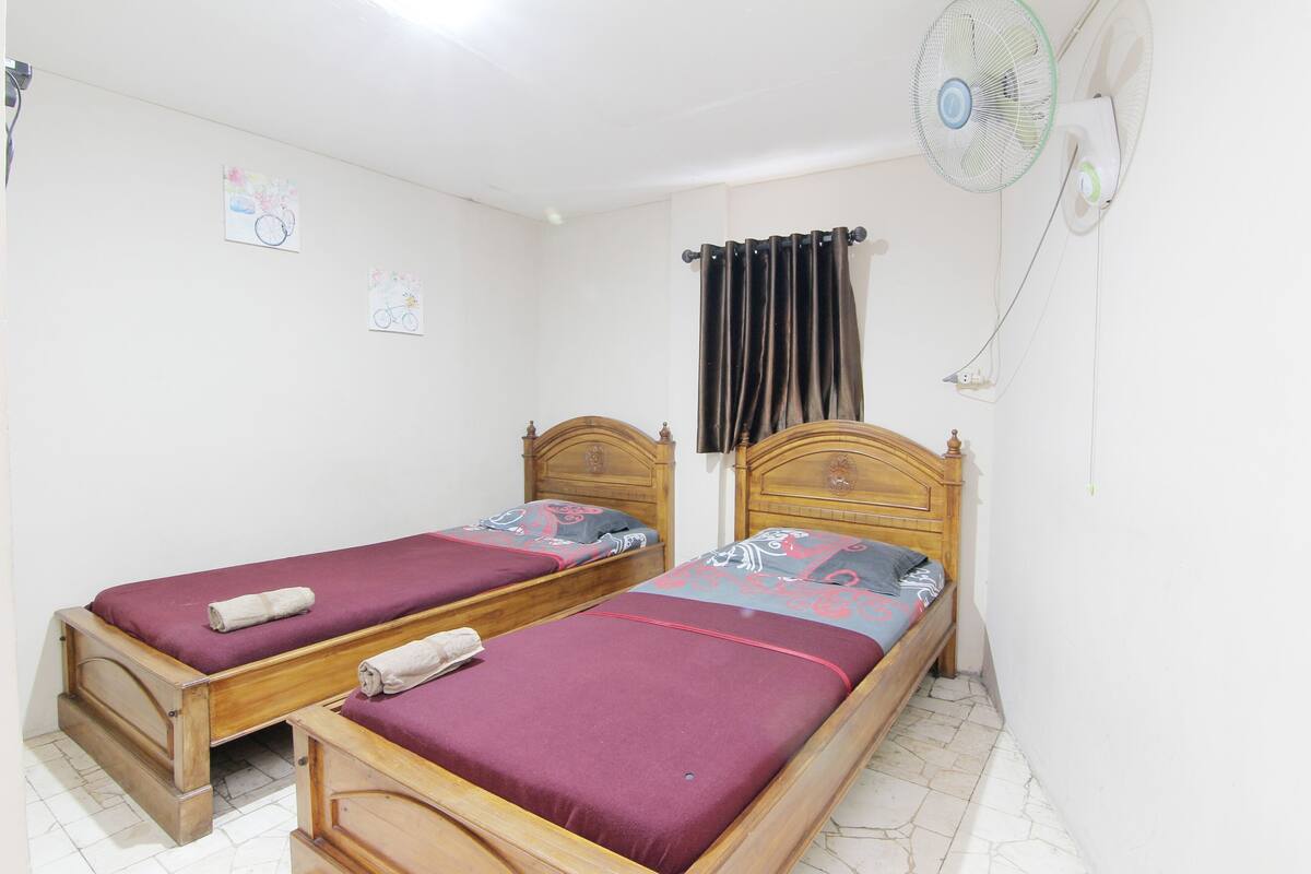 Desk, free WiFi, bed sheets