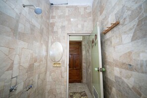 Deluxe Room | Bathroom | Shower, towels