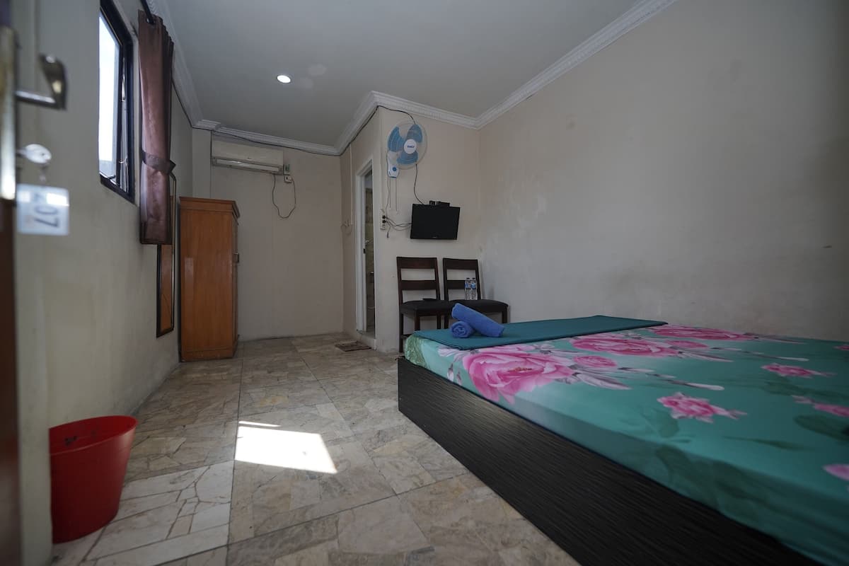 Standard Room | Desk, free WiFi, bed sheets