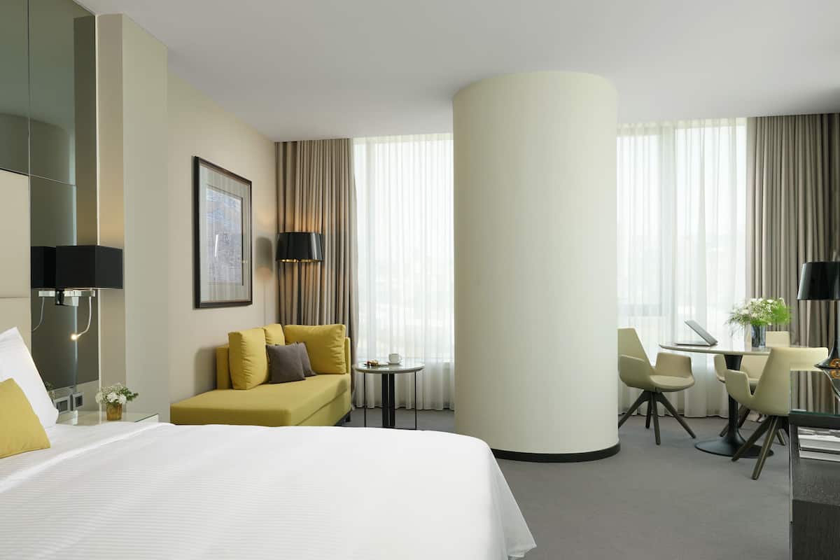 Spacious Centro Corner Suite