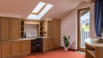 Penthouse, 2 Bedrooms, 2 Bathrooms | Living area