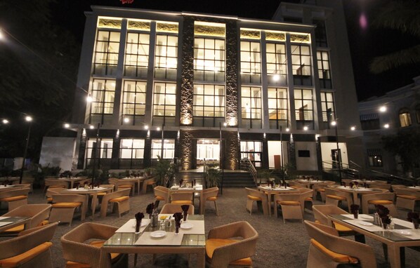 Garden - Hotel Aram (Jamnagar)