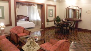 Royal Room | In-room safe, desk, rollaway beds, free WiFi - Hotel Aram (Jamnagar)