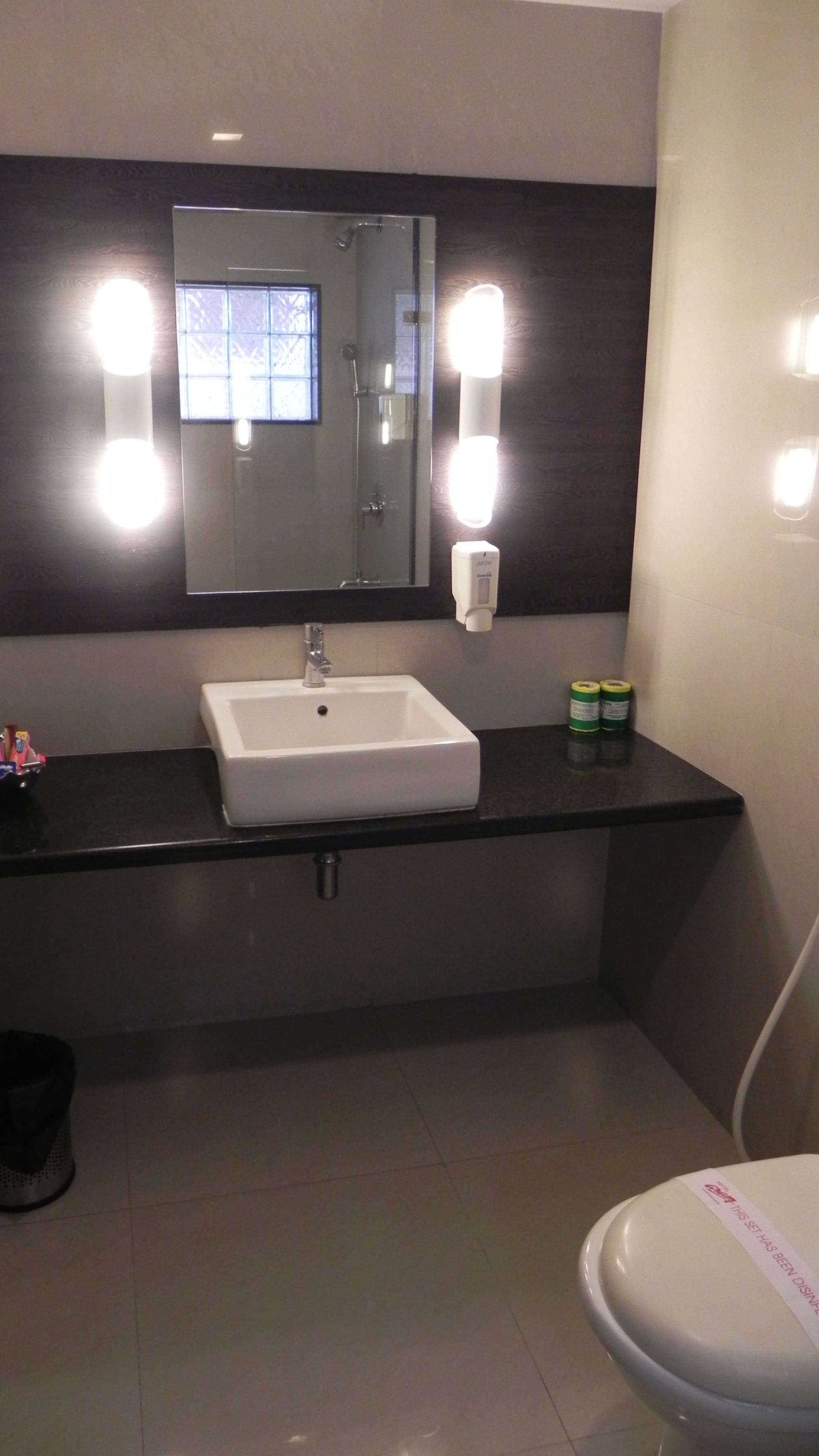Bathroom sink