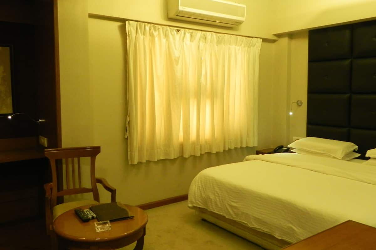 Superior Room | In-room safe, desk, rollaway beds (surcharge), WiFi (free)
