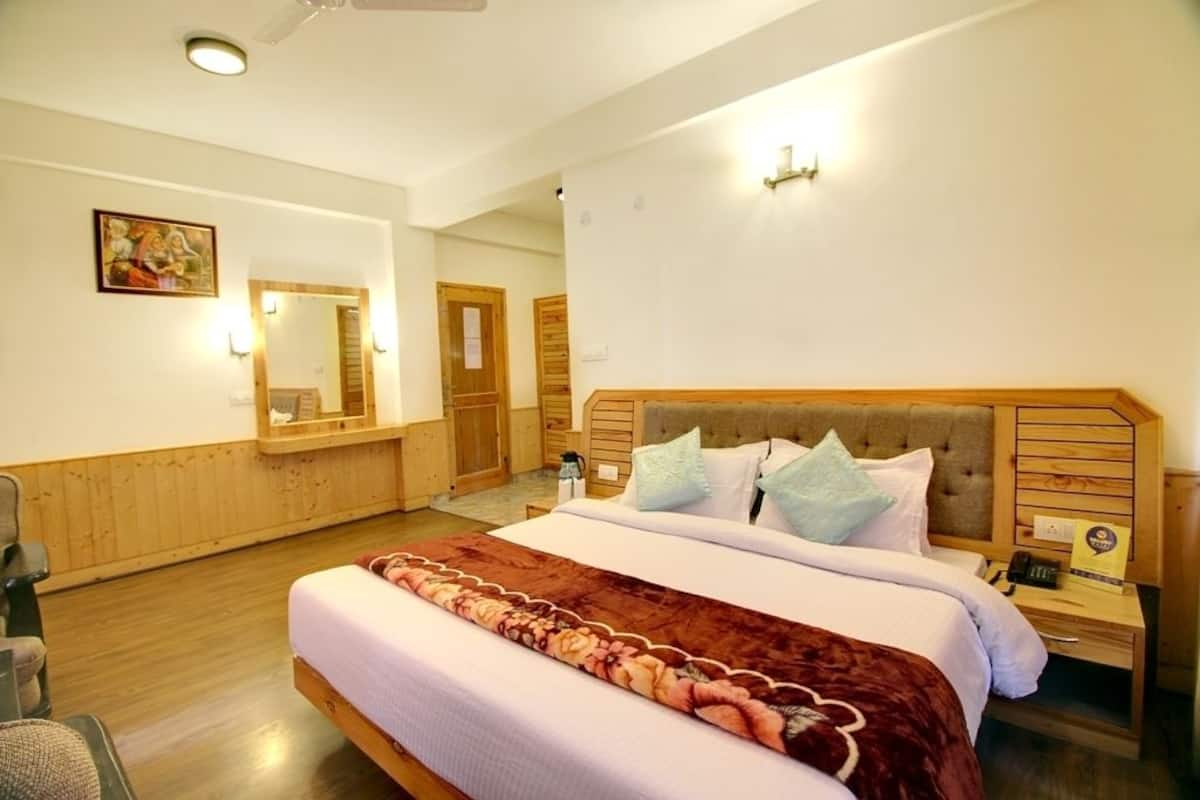 Luxury Room, Mountain View with complimentary breakfast | Premium bedding, soundproofing, rollaway beds (surcharge), WiFi (free)