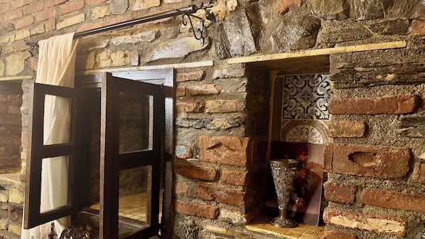 Artemis Oda | Ropa de cama de alta calidad y wifi gratis