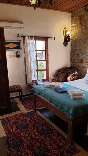 Deluxe Studio Suite | Premium bedding, free WiFi