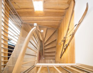 Deluxe-Chalet, Flussblick, Bergseite | 1 Schlafzimmer, hochwertige Bettwaren, Bügeleisen/Bügelbrett, Babybetten