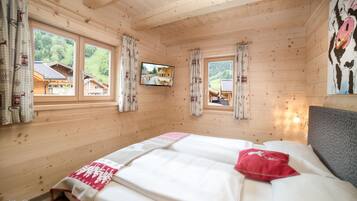 1 Schlafzimmer, hochwertige Bettwaren, Bügeleisen/Bügelbrett, Babybetten