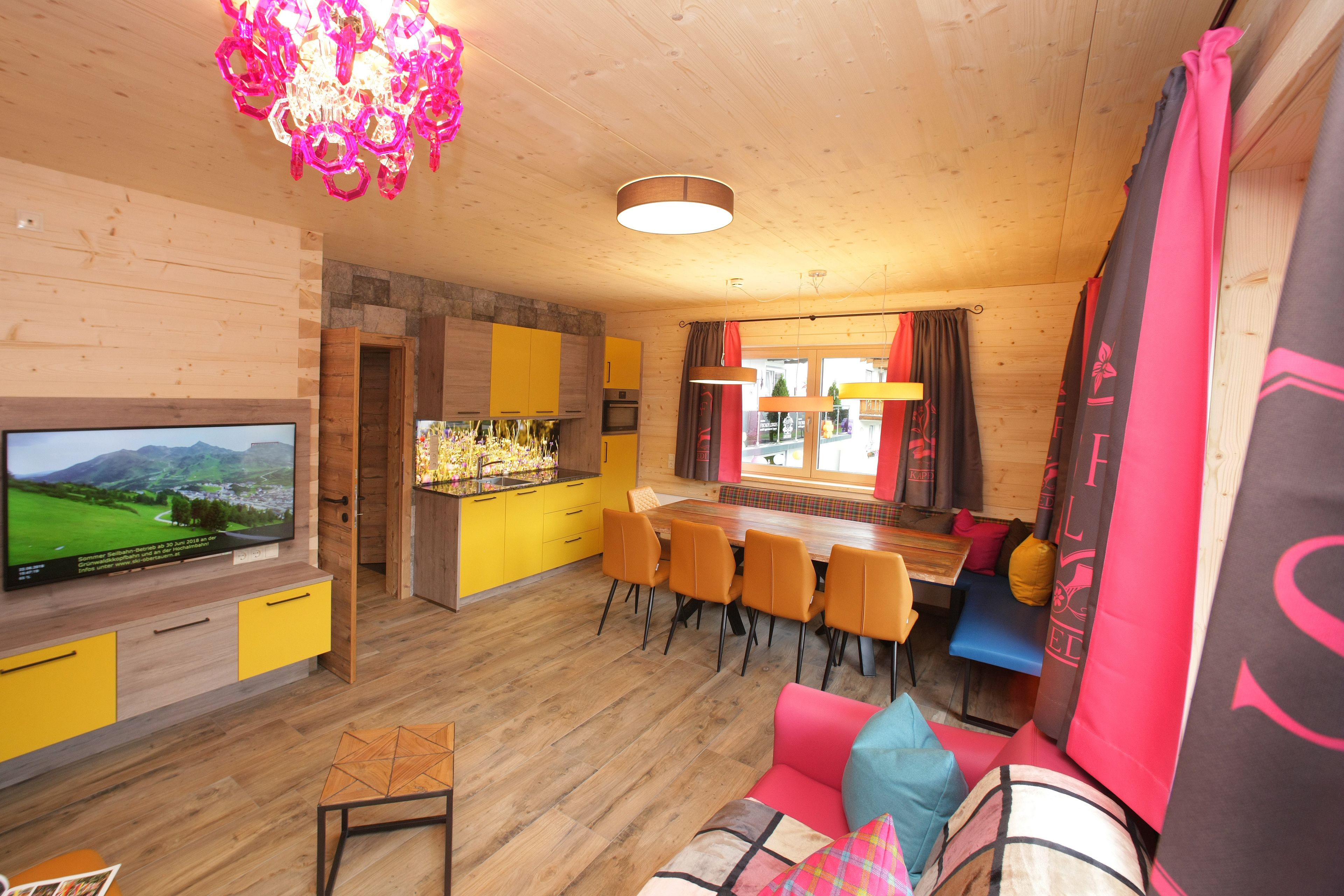 Suite Executive, 4 camere da letto, vista montagna, lato montagna | Area soggiorno | TV a schermo piatto