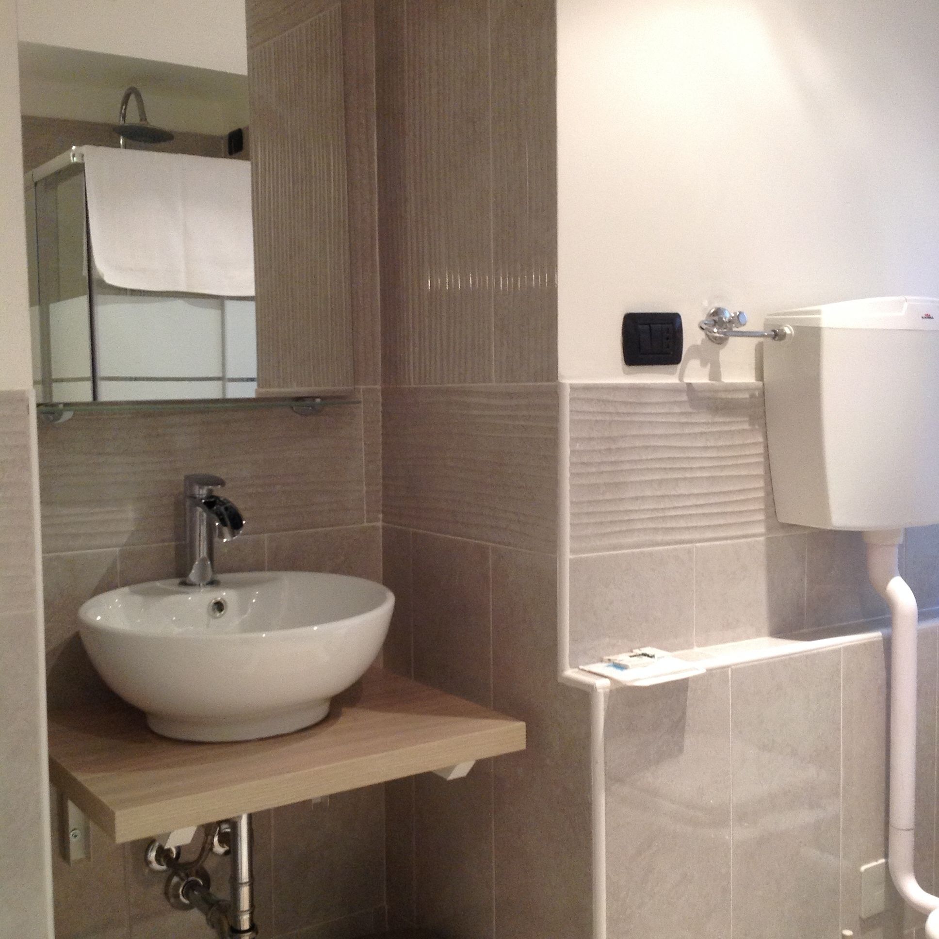 Double Room, Private Bathroom | Bathroom sink