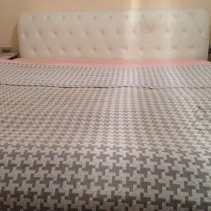 Chambre double, salle de bains commune | Accès au Wi-Fi (inclus)