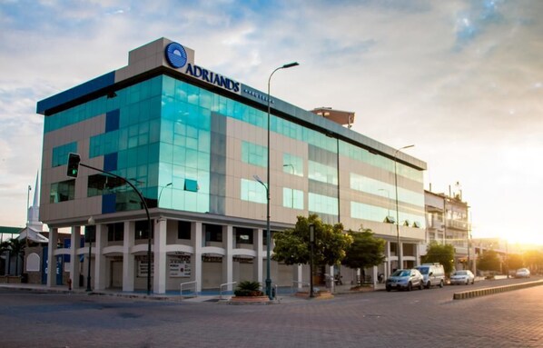 Front of property - Hotel Adriands (Machala)