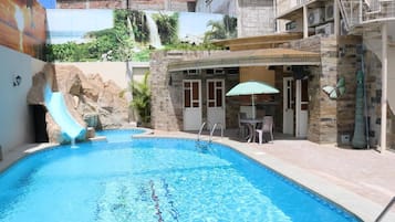 Piscina a l'aire lliure