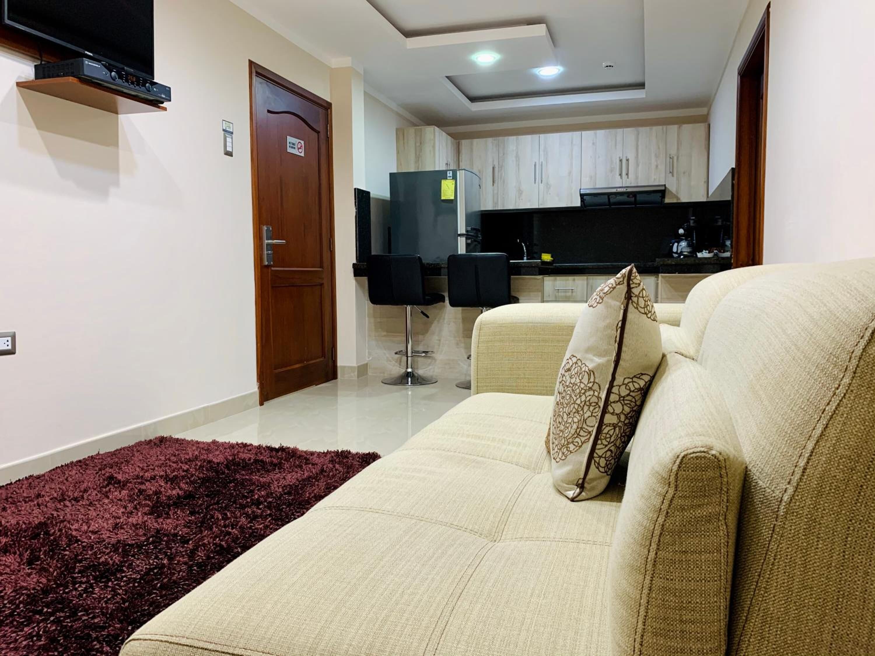 Flat-screen TV, pay films