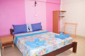 Cofres nos quartos, cortinas blackout, Wi-Fi de cortesia