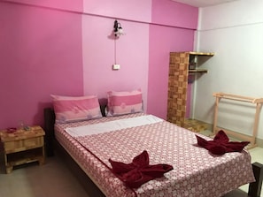 In-room safe, blackout curtains, free WiFi - Sweet Home Patong (Patong)