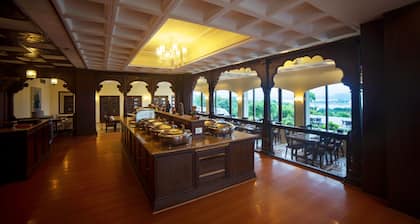 Hotel Hilltop Palace