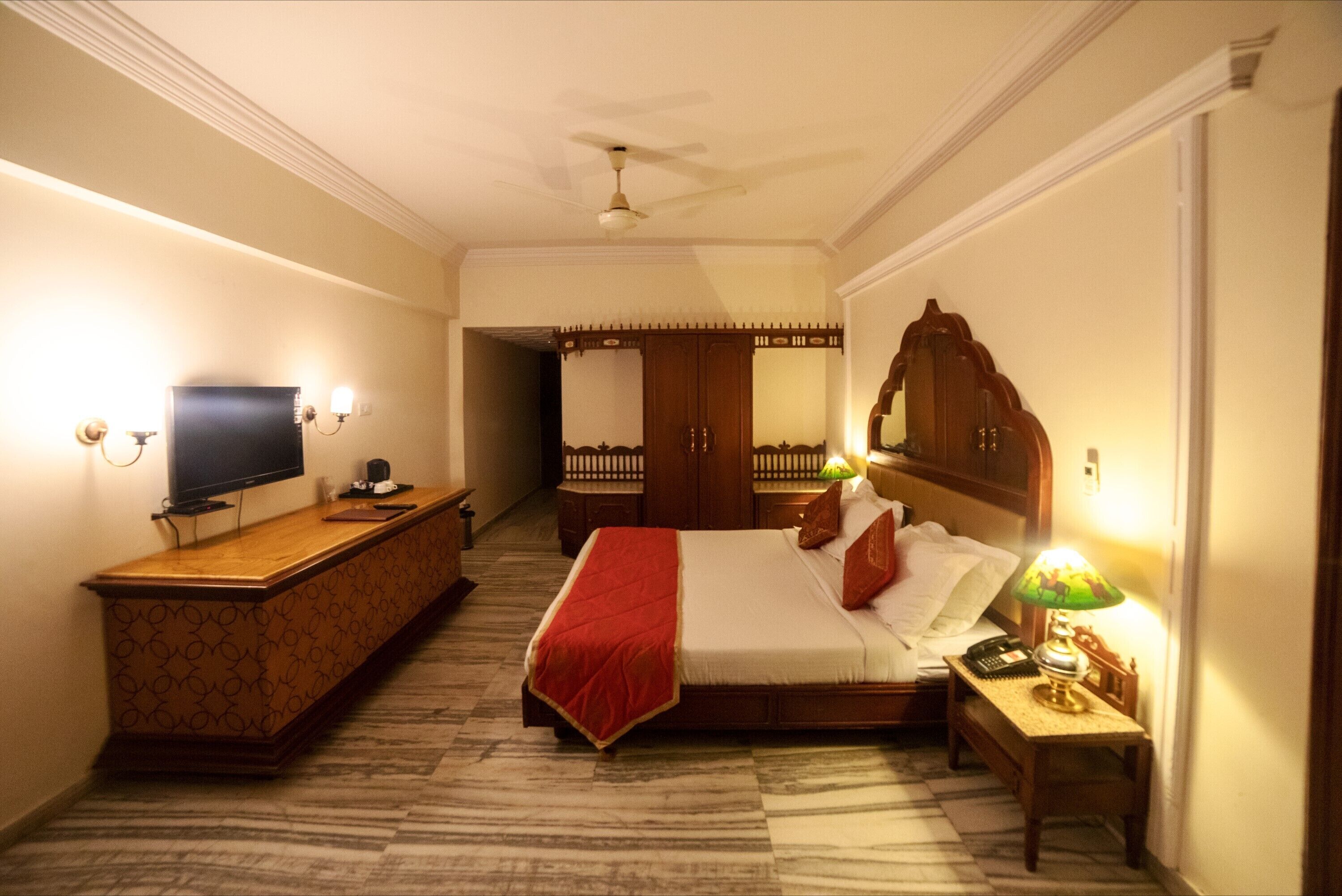 deluxe lake facing room | in-room safe, free wifi