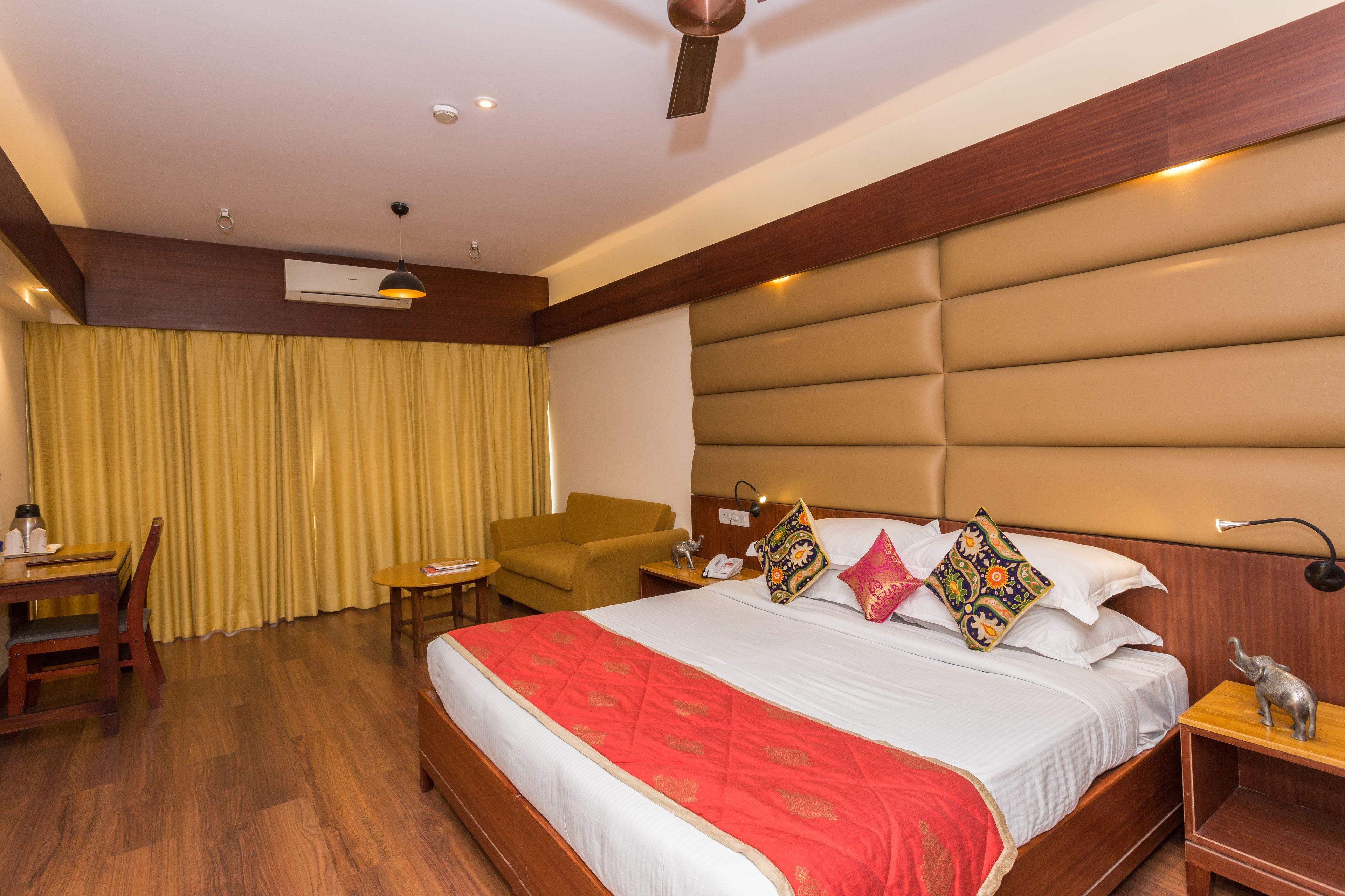 super deluxe lake facing room | in-room safe, free wifi