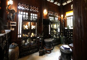 Interior detail - Baanthep Antique Homestay (Phrae)