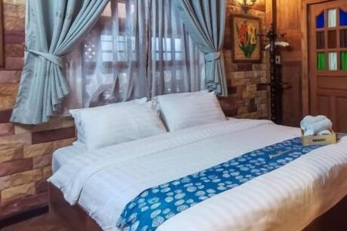 Standard Room | Desk, laptop workspace, soundproofing, WiFi (free)