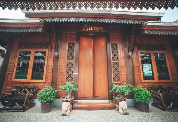 Exterior - Baanthep Antique Homestay (Phrae)