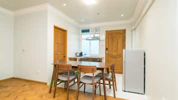 Junior Suite, 1 Bedroom | Private kitchenette | Electric kettle