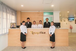 Reception - Sakura Hotel (Yangon)