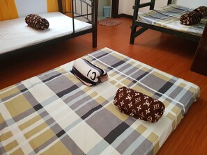 Appartement, 4 slaapkamers | 4 slaapkamers, een bureau, extra bedden, gratis wifi