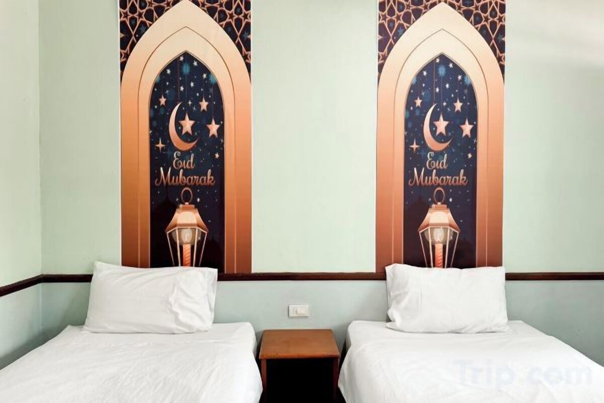 WiFi (free), bed sheets