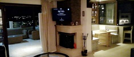 Family Apartment, 2 Bedrooms, Balcony | Living area