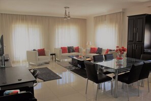 Family Apartment, 2 Bedrooms, Balcony | Living room | Plasma TV, Netflix - Yamsafer Homes 4th Circle (Amman)