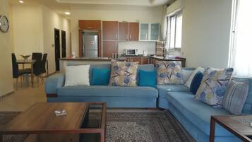 Family Apartment, 2 Bedrooms, Balcony | Living room | Plasma TV, Netflix