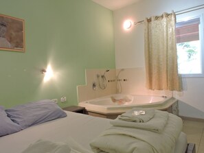 Family Room | Individually decorated, desk, blackout drapes, iron/ironing board - Jordan Valley Birding Lodge (Emek HaMaayanot)