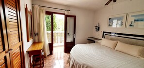 Classic Apartment, 1 Bedroom, Kitchen, Poolside