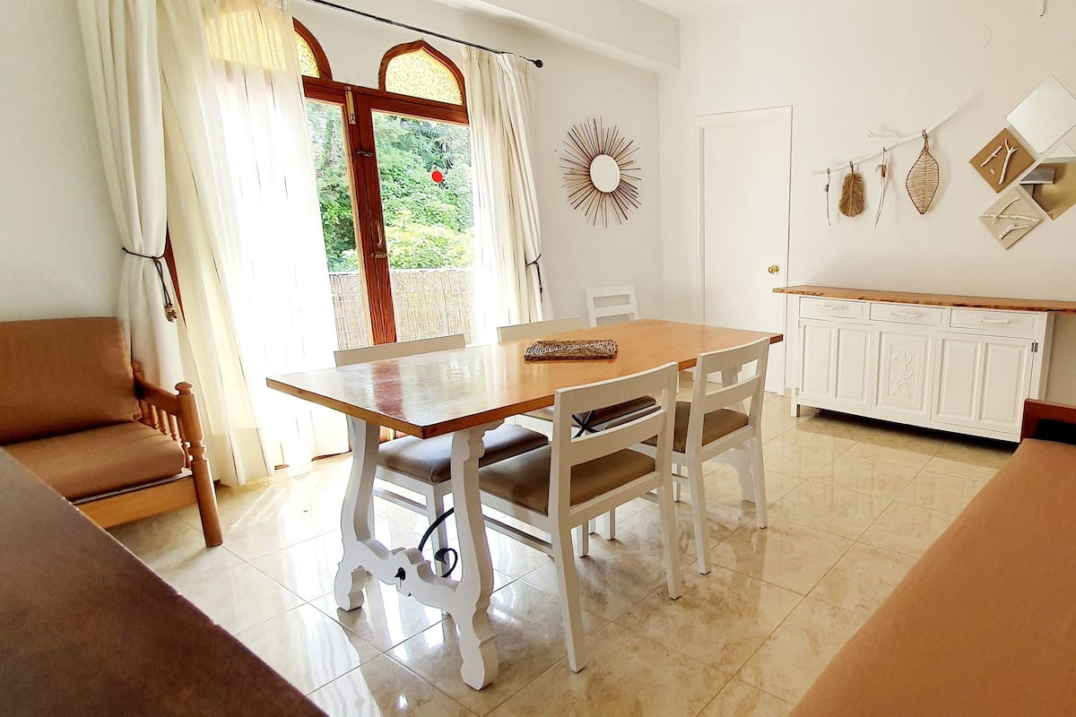 Family Apartment, 2 Bedrooms, Kitchen, Mountain View | Living area