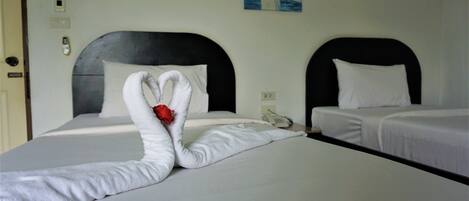 Standard Twin Room | Escritorio, cortinas blackout y wifi gratis