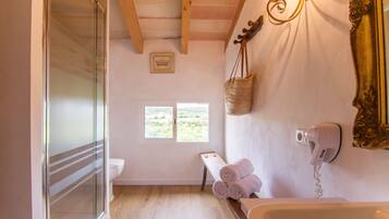 Deluxe Room | Bathroom